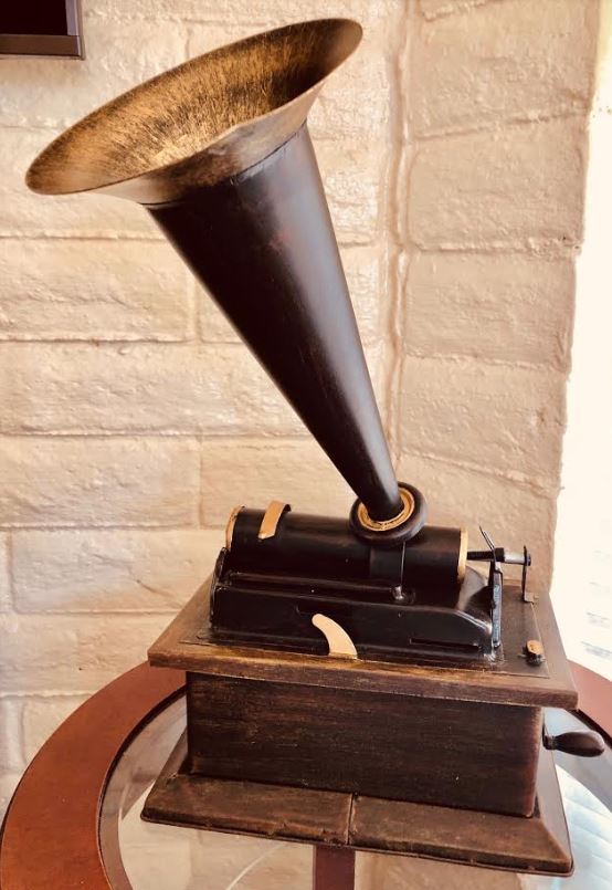 who invented the phonograph